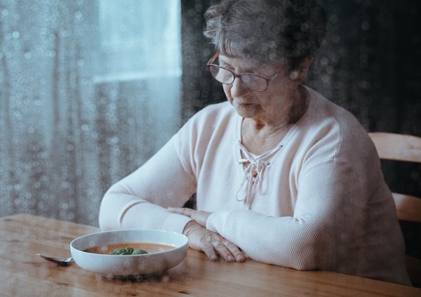 Causas de la falta de apetito en ancianos